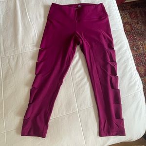 3/4 leggings with side cutouts